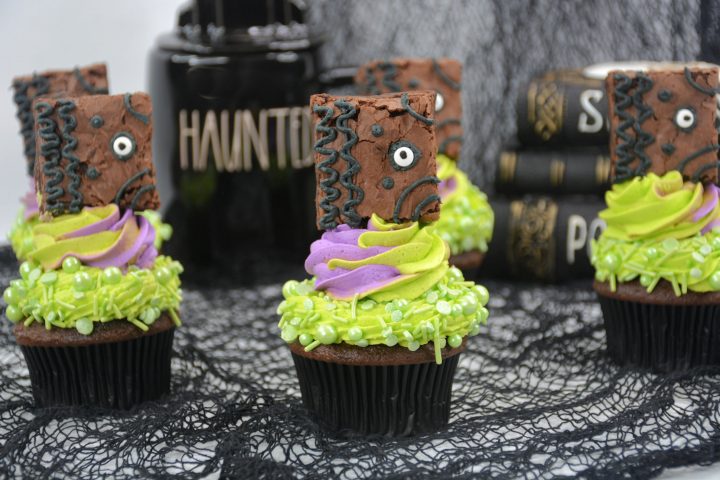 Hocus Pocus Spell Book Cupcakes - It's Shanaka